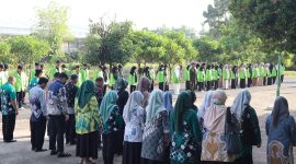 UNUKASE memperingati Hardiknas 2025 dengan menegaskan peran kampus berdampak. Rektor mengajak sivitas akademika menjadikan ilmu dan inovasi sebagai solusi nyata bagi masyarakat. Foto : Istimewa
