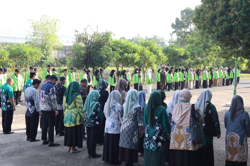 UNUKASE memperingati Hardiknas 2025 dengan menegaskan peran kampus berdampak. Rektor mengajak sivitas akademika menjadikan ilmu dan inovasi sebagai solusi nyata bagi masyarakat. Foto : Istimewa