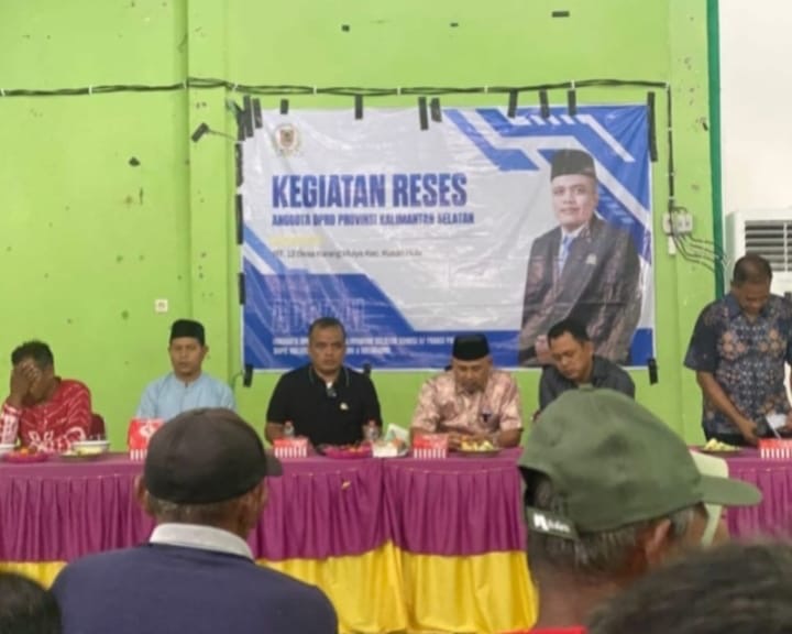 Wakil Bupati Bahsanuddin dan Anggota DPRD Tanah Bumbu Makhruri, bahas ketahanan pangan dan infrastruktur dalam kunjungan kerja ke Desa Satui.