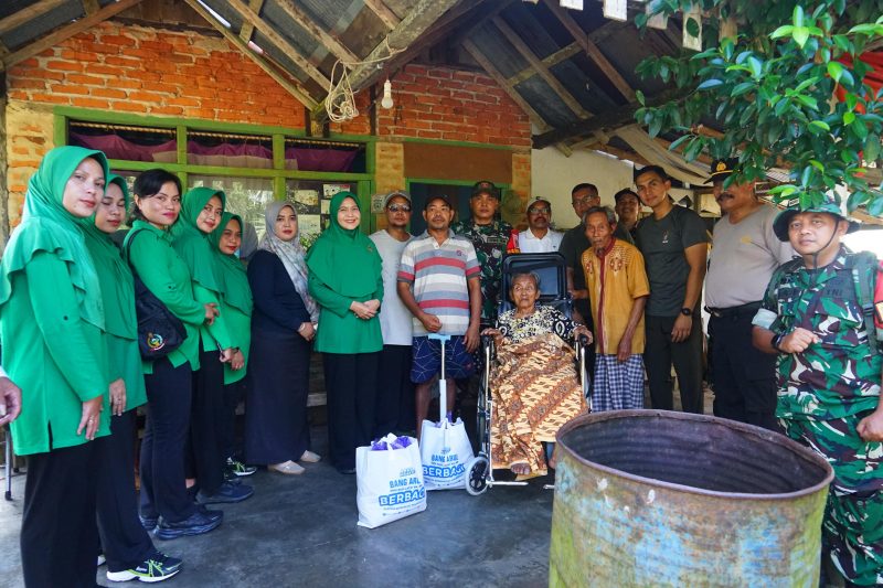 Kodim 1022 Tanah Bumbu gelar aksi sosial di Desa Manunggal, Karang Bintang, bantu warga kurang mampu, Jumat (13/06)