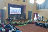 DPRD Tanah Bumbu gelar rapat paripurna, Pj. Sekda Yulian Herawati sampaikan jawaban Bupati terkait dua Raperda penting daerah.
