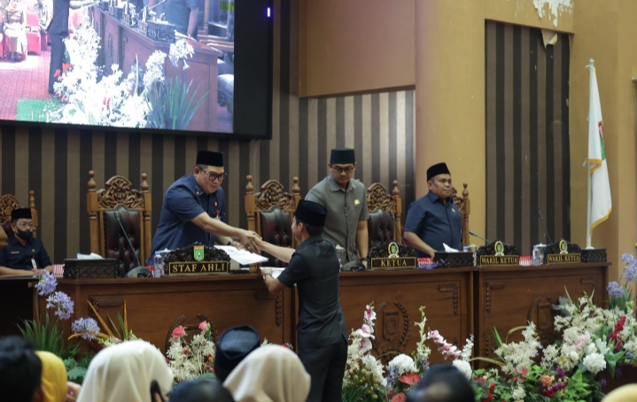 Rapat Paripurna DPRD Tanah Bumbu bahas LPj APBD 2024, digelar di Batulicin, Senin 16 Juni 2025.