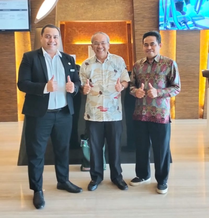 Muhdi temui Dr Aqua Dwipayana di Hotel Fugo Banjarmasin, bahas komunikasi, dan belajar nilai kesederhanaan dari sang motivator nasional. (Humas Unukase/MPD)