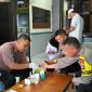 UPTD Puskesmas Martapura Barat melaksanakan skrining hipertensi, diabetes, dan kesehatan jiwa bagi personel Polsek melalui inovasi UMA MAHALABIU, Selasa 24 Juni 2025.