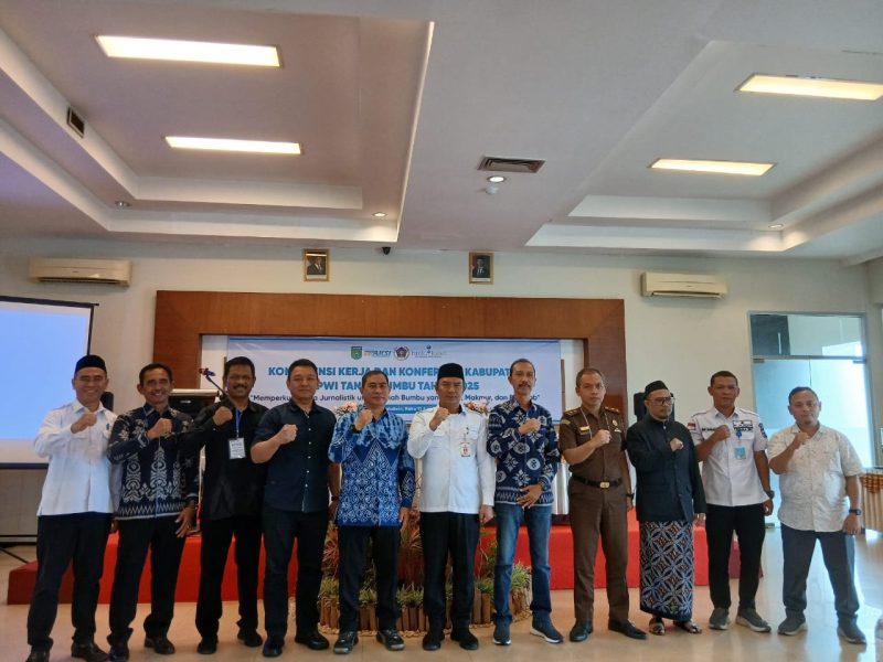 Bupati Andi Rudi Latif membuka Konferensi PWI Tanah Bumbu 2025, dorong jurnalis perkuat etika dan kawal pembangunan, Rabu (11/6).
