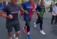 Bupati Tanah Laut dan AHY lari pagi di CFD Jakarta, bahas kesiapan Tanah Laut gelar Porprov Kalsel 2025 sukses.
