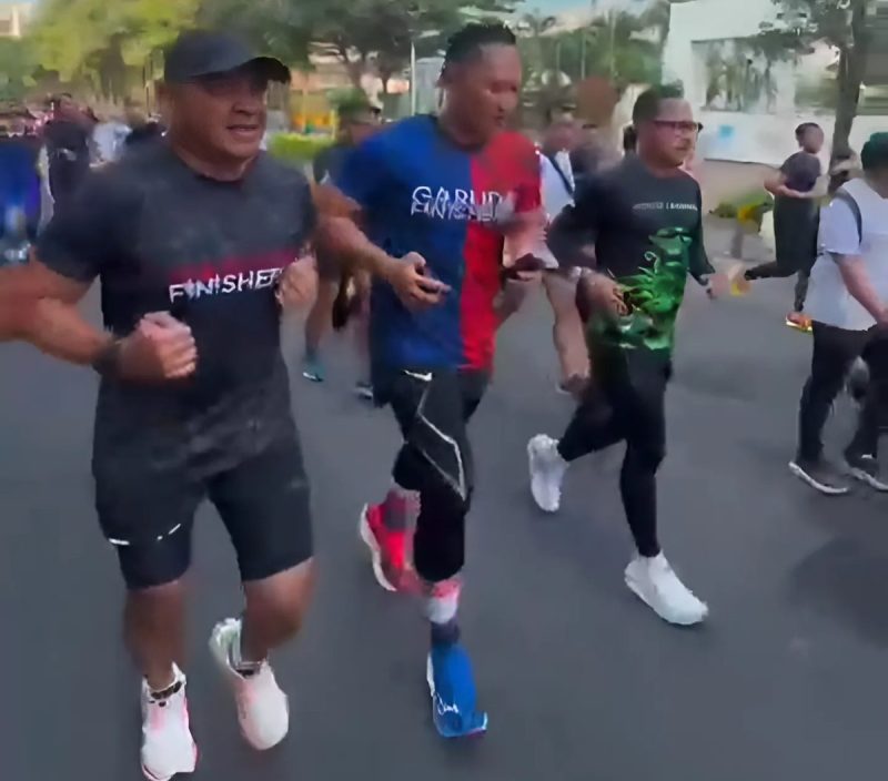 Bupati Tanah Laut dan AHY lari pagi di CFD Jakarta, bahas kesiapan Tanah Laut gelar Porprov Kalsel 2025 sukses.

