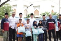 Bupati Tanah Bumbu salurkan langsung daging kurban bantuan Presiden Prabowo kepada warga, perkuat solidaritas dan kebersamaan Iduladha.