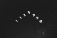 Tulisan Susiknan Azhari mengupas konsep awal hari dalam Kalender Hijriah Global Tunggal (KHGT) sebagai fondasi persatuan umat Islam melalui penyeragaman penanggalan berdasarkan visibilitas hilal pertama. Foto : suaramuhammadiyah.id