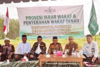 Wakil Ketua DPRD Tanah Bumbu H. Hasanuddin dukung wakaf tanah untuk kantor MWCNU Angsana, perkuat sinergi keagamaan dan sosial.Wakil Ketua DPRD Tanah Bumbu H. Hasanuddin dukung wakaf tanah untuk kantor MWCNU Angsana, perkuat sinergi keagamaan dan sosial.