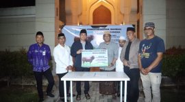Bupati Tanah Bumbu serahkan sapi kurban Presiden di Masjid Al-Falah, pastikan distribusi amanah bersama tokoh masyarakat.