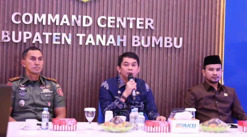 Bupati Andi Rudi Latif menegaskan percepatan pemenuhan hak anak melalui penurunan stunting, wajib belajar 12 tahun, literasi, dan pencegahan kekerasan digital di sekolah. / Mc Tanbu