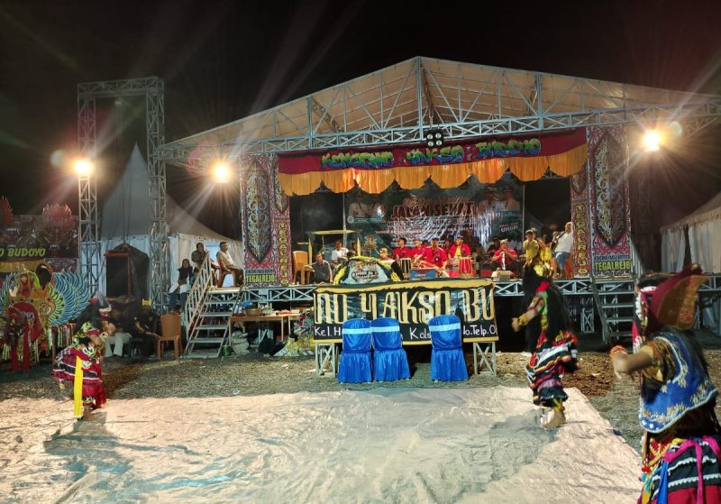 Kemeriahan Hari Kedua Gunfes 2025 di Desa Gunung Besar! Festival budaya Kuda Lumping, Hiburan Rakyat dan UMKM menambah daya tarik warga. Foto : Ist