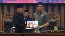 Pemkab Tanah Bumbu serahkan LPj APBD 2024, raih opini WTP ke-12 dari BPK serta tegaskan komitmen transparansi keuangan.