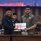Pemkab Tanah Bumbu serahkan LPj APBD 2024, raih opini WTP ke-12 dari BPK serta tegaskan komitmen transparansi keuangan.