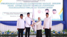 Bupati Tanah Bumbu, Andi Rudi Latif, resmi melepas kafilah MTQN ke-36 di Pendopo Bupati, Tanah Bumbu, Minggu (15/06)