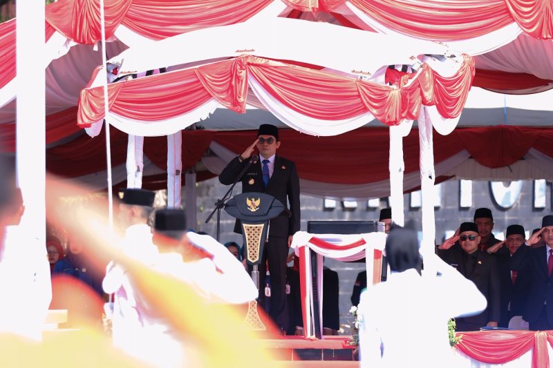 Bupati Tanah Bumbu pimpin upacara Hari Lahir Pancasila, tegaskan pentingnya nilai kebangsaan di era digital.
