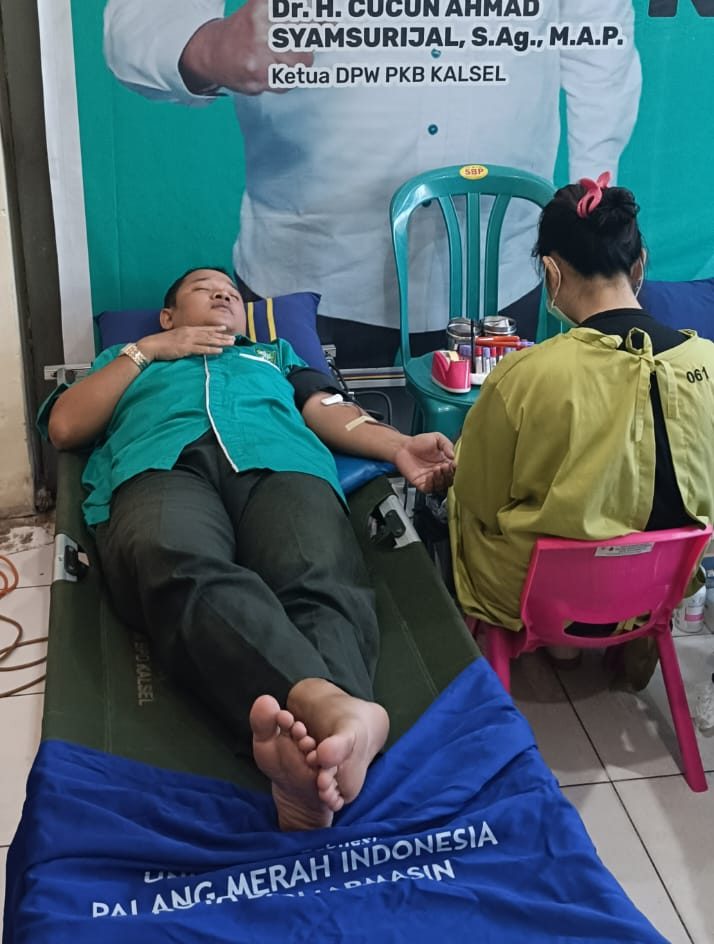 DPW PKB Kalsel gelar donor darah dan pemeriksaan kesehatan gratis sambut Harlah ke-27 di Banjarmasin, Minggu 13 Juli 2025.