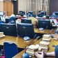Warga Desa Sungai Cuka datangi DPRD Tanah Bumbu protes THM, RDP digelar bahas izin usaha. Tanah Bumbu, 8 Juli 2025.