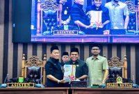 DPRD Tanah Bumbu terima dokumen KUA dan PPAS 2026 dari Pemda dalam rapat paripurna di Tanah Bumbu, Selasa 15 Juli 2025.