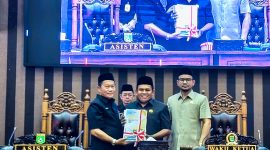 DPRD Tanah Bumbu terima dokumen KUA dan PPAS 2026 dari Pemda dalam rapat paripurna di Tanah Bumbu, Selasa 15 Juli 2025.
