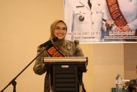 Bunda PAUD Tanah Bumbu Andi Irmayani Rudi Latif berikan pembekalan di Batulicin, Kamis 24 Juli 2025, bagi 175 peserta PAUD