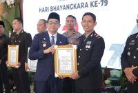 Bupati Andi Rudi Latif apresiasi kinerja Polres saat peringatan Hari Bhayangkara ke-79 di Mapolres Tanah Bumbu, Selasa 1 Juli 2025.