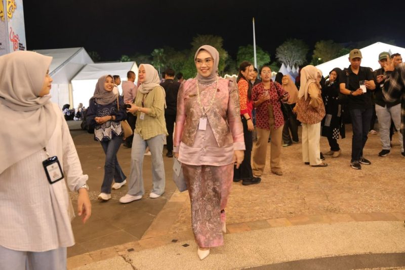 Ketua Dekranasda Tanah Bumbu Andi Irmayani hadiri Gala Dinner HUT ke-45 Dekranas, 8 Juli 2025, di BSSC Dome Balikpapan