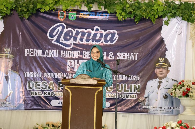 Ketua TP PKK Tanbu Andi Irmayani apresiasi Desa Pematang Ulin, Karang Bintang, saat lomba PHBS tingkat Kalsel, Jumat 25 Juli 2025