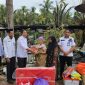 Pemerintah Tanah Bumbu menyalurkan bantuan sosial kepada korban kebakaran Wa’dana di Desa Manurung, Kusan Tengah, pada Rabu, 16 Juli 2025
