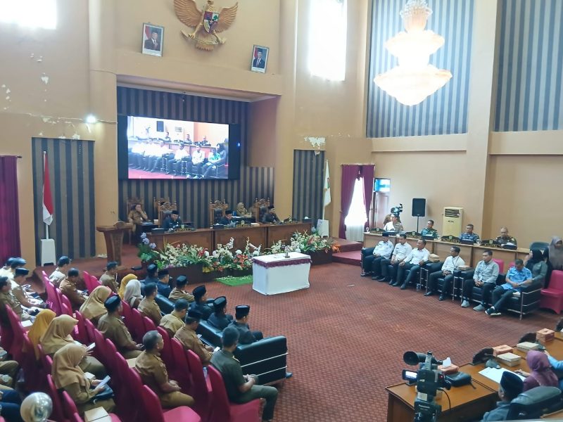 Pemkab dan DPRD Tanah Bumbu sahkan LPj APBD 2024 dalam rapat paripurna di Tanah Bumbu, Senin 7 Juli 2025, untuk percepatan pembangunan.