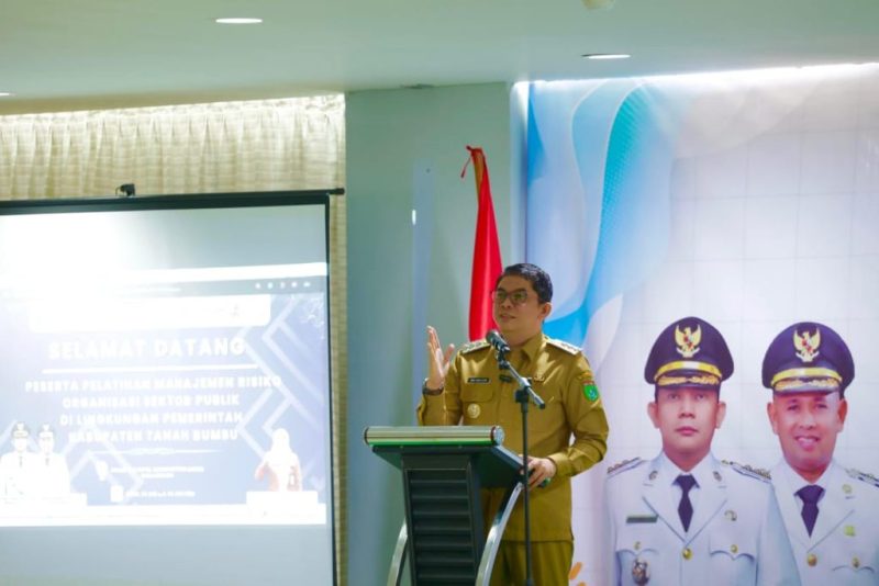 Penutupan Pelatihan Manajemen Risiko Pemkab Tanah Bumbu oleh Pj Sekda Yulian Herawati digelar di Banjarmasin pada Jumat, 4 Juli 2025.