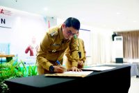 Bupati Andi Rudi Latif teken Piagam Audit Intern dan buka pelatihan manajemen risiko di Banjarmasin, Senin, 30 Juni 2025.