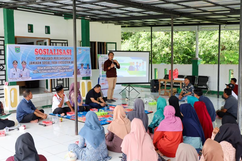 BPJS Ketenagakerjaan sosialisasikan program jaminan sosial ketenagakerjaan di Desa Muara Pagatan Tengah, Tanah Bumbu, Minggu 12 Juli 2025.