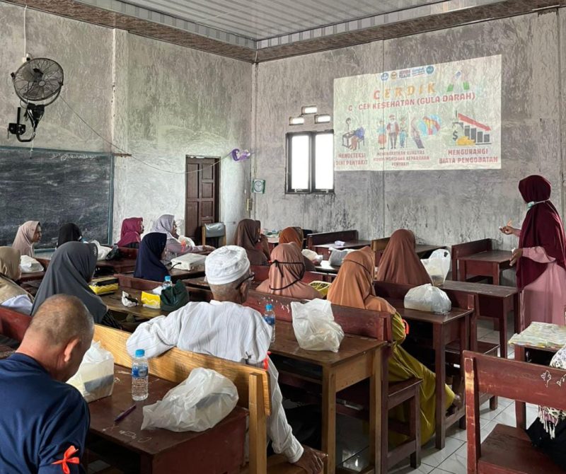 Dosen FKIK ULM dan Puskesmas laksanakan pengabdian masyarakat bertema CERDIK cegah diabetes di Desa Keliling Benteng Ulu, Banjar, 15 Juli 2025.