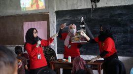 Tiga dosen ULM gelar edukasi pencegahan anemia balita di Posyandu 5, Desa Keliling Benteng Ulu, Banjar, Jumat 25 Juli 2025.