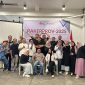 Para peserta Rapat Kerja Provinsi (Rakerprov) IAI Kalimantan Selatan 2025 berfoto bersama seusai pelantikan pengurus baru di Showroom Dekorama, Banjarmasin