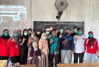 ULM bersama Puskesmas Martapura Barat edukasi keluarga pasien TB dalam peran sebagai Pengawas Minum Obat (PMO), Selasa 15 Juli 2025.