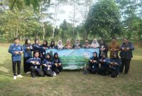 Mahasiswa STIKes Intan Martapura tanam 50 bibit pohon di Kebun Raya Banua, Banjarbaru, sebagai aksi Program Tanam Pohon (PROTAPO), Rabu 9 Juli 2025.