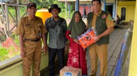 BPBD Tanah Bumbu salurkan bantuan logistik kepada korban kebakaran di Desa Pulau Tanjung, Kusan Tengah, atas nama Dagang, Senin 5 Agustus 2025