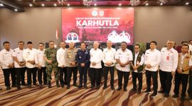 Bupati Andi Rudi Latif hadiri Rakoor Pengendalian Karhutla di Banjarbaru, Kamis 7 Agustus 2025, bersama Gubernur Kalsel dan pejabat terkait.