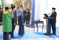 Bupati Tanah Bumbu Andi Rudi Latif melantik Sekda bersama dua pejabat Administrator di Pendopo Kantor Bupati Batulicin, Jumat 22 08 2025.