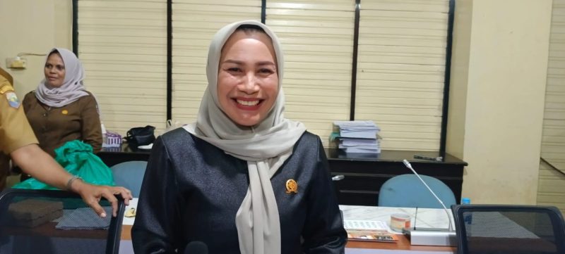 Ketua DPRD Kotabaru Suwanti saat ditemui di ruang kerjanya, Kotabaru, Kamis (31/7/2025). (Foto : redkal.com)
