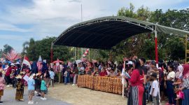 Suasana Pawai Karnaval HUT RI ke-80 di Lapangan Kecamatan Sungai Durian, Kotabaru, Kalimantan Selatan, Sabtu (9/8/2025). Foto: Humas Polres Kotabaru
