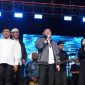 Wakil Ketua I DPRD Tanah Bumbu, H. Hasanuddin, bersama Bupati Tanah Bumbu, Andi Rudi Latif tampil memeriahkan Aksi Tanah Bumbu Bershalawat di Jalan Kodeco KM 2, Kecamatan Simpang Empat, Sabtu malam, 9 Agustus 2025.