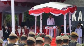 Upacara HUT RI ke-80 Tanah Bumbu digelar Sabtu 17 Agustus 2025 di halaman Kantor Bupati, dipimpin Bupati Andi Rudi Latif.