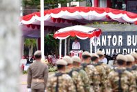 Upacara HUT ke-80 RI di Batulicin, Tanah Bumbu, Minggu 17 Agustus 2025 dipimpin Bupati Andi Rudi Latif dengan khidmat.