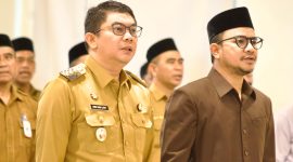 Bupati Tanah Bumbu Andi Rudi Latif (kiri) bersama Wakil Ketua DPRD Syabani Rasul menghadiri Rapat Koordinasi dan Rembuk Stunting Tingkat Kabupaten Tahun 2025 di Hotel Ebony Batulicin, Senin (4/8/2025).
