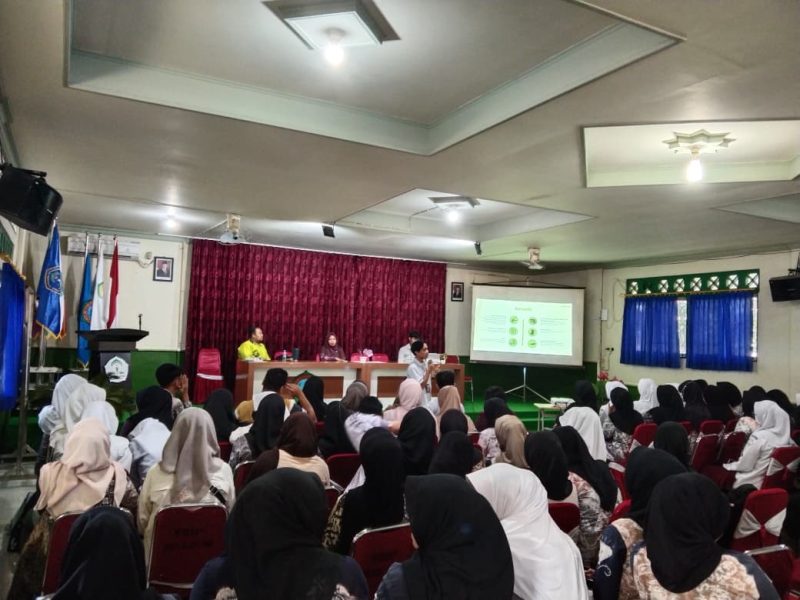 Para mahasiswa STIKES Intan Martapura mengikuti sosialisasi peluang kerja perawat di Jerman bersama Alphabet Institut di Aula Kampus 1, Kamis (14/8/2025).