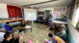 Mahasiswa Teknik Sipil UNUKASE bersama perangkat Desa Tajau Landung mengikuti pelatihan penyusunan RAB infrastruktur perairan dalam program KKN di Kecamatan Sungai Tabuk, Kabupaten Banjar, Kamis (14/8/2025).